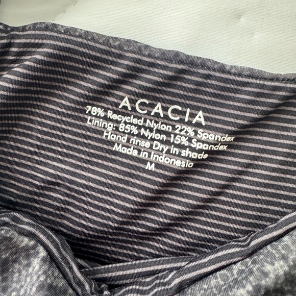 Acacia Python One Piece - Picture 3 of 3